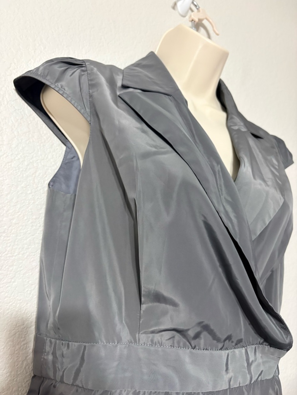 FIG- Canadian Travel Eco-conscious Brand Easy On Gray Dress Cap Sleeve V Neck - Picture 6 of 16
